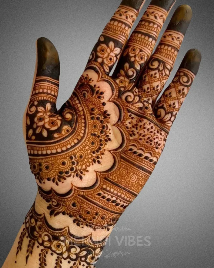 Aarya Stylish Mehndi Design