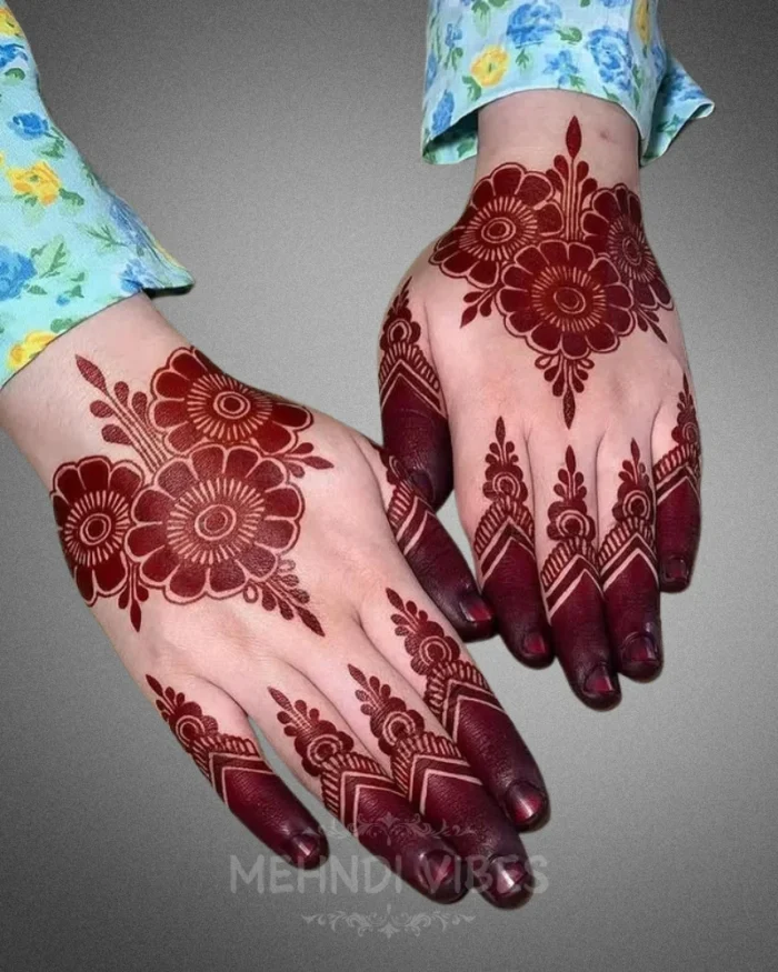 Pranavi Simple Mehndi Design